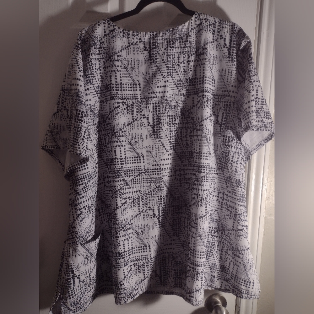 Scrub top - Picture 2 of 3